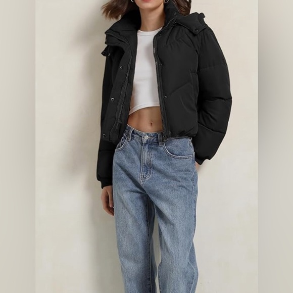 Women's Cropped Puffy puffer Jacket w/ Detachable Hooded in black. Large. NWT - Picture 3 of 7